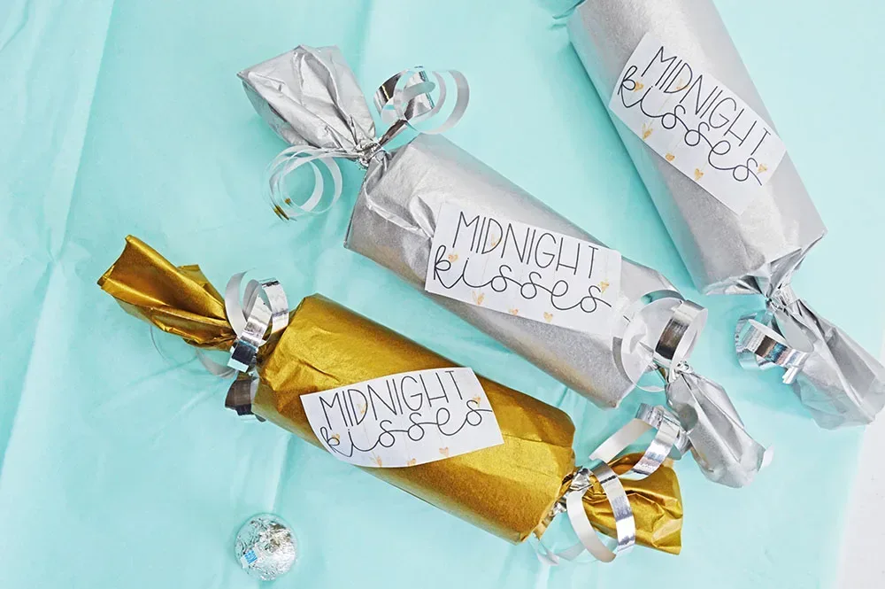 Midnight Kisses DIY New Years Eve Party Favor